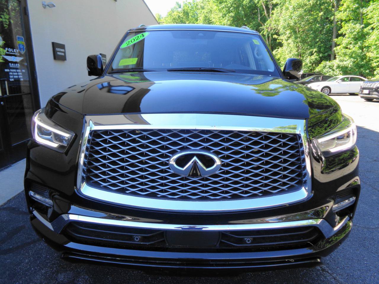 Used 2024 INFINITI QX80 Luxe w/ Cargo Package AWD/4WD image 2