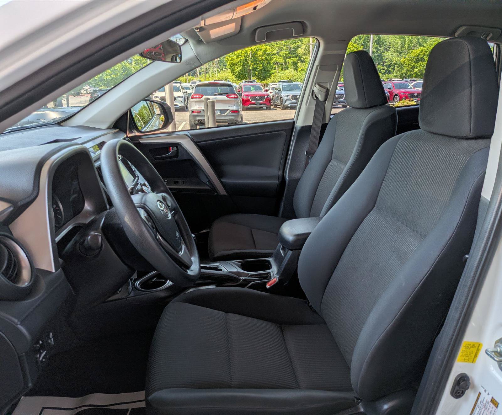 Used 2016 Toyota RAV4 LE AWD/4WD image 13