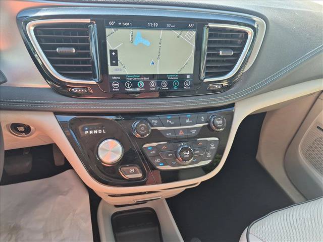 Used 2018 Chrysler Pacifica Limited w/ Advanced Safetytec Group FWD image 15