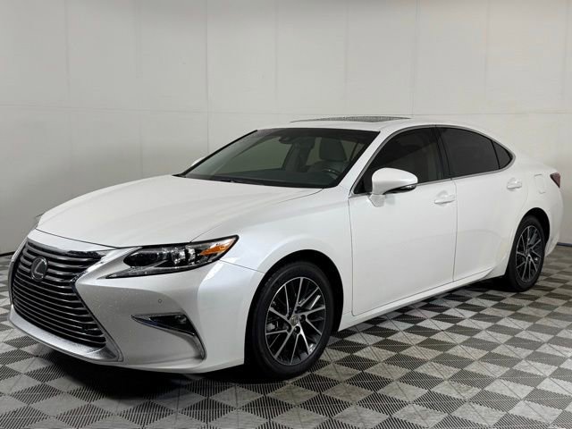 Used 2018 Lexus ES 350 350 w/ Luxury Package w/Wood Trim image 2