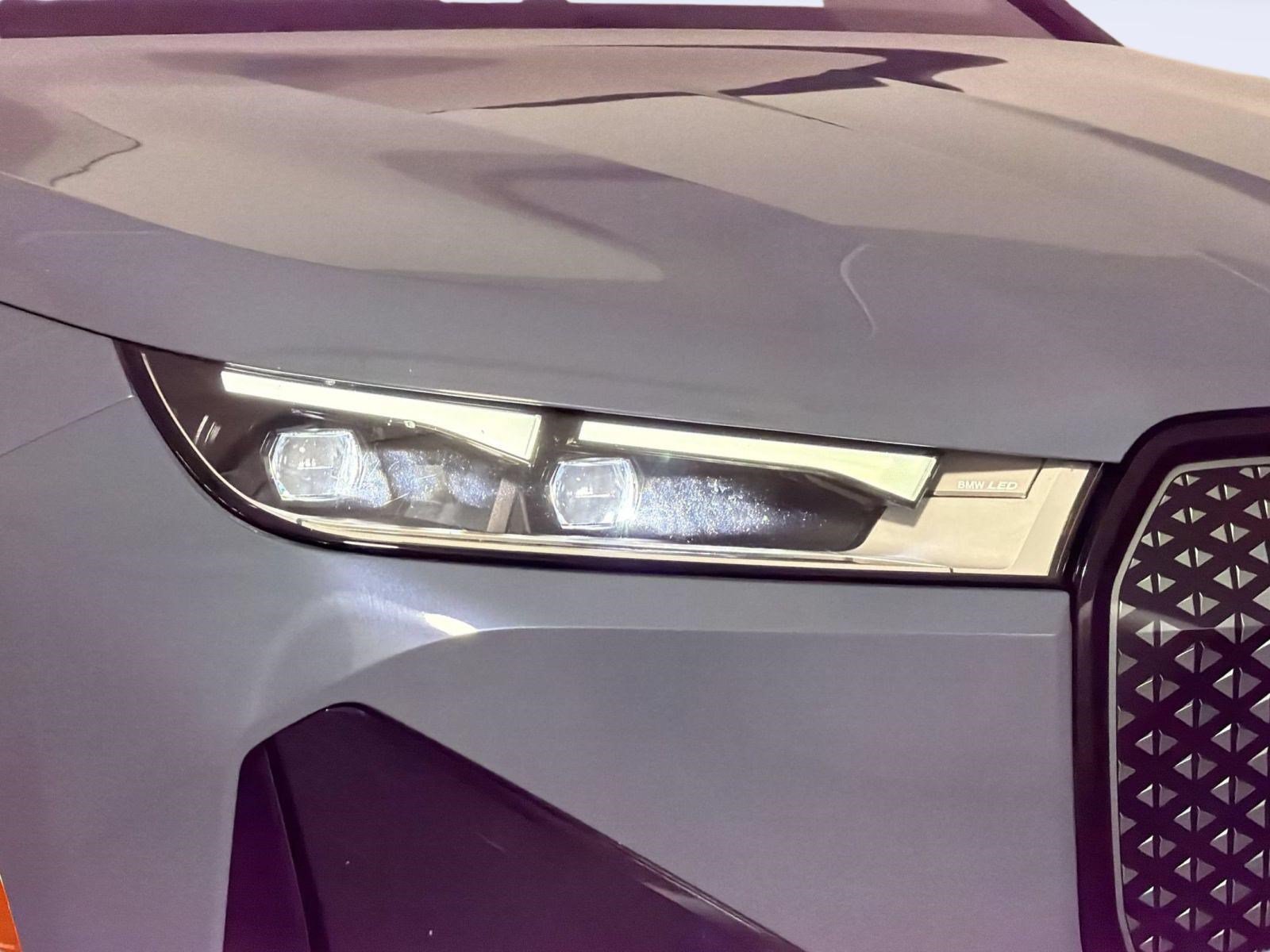 Used 2024 BMW iX xDrive50 w/ Premium Package AWD/4WD image 7