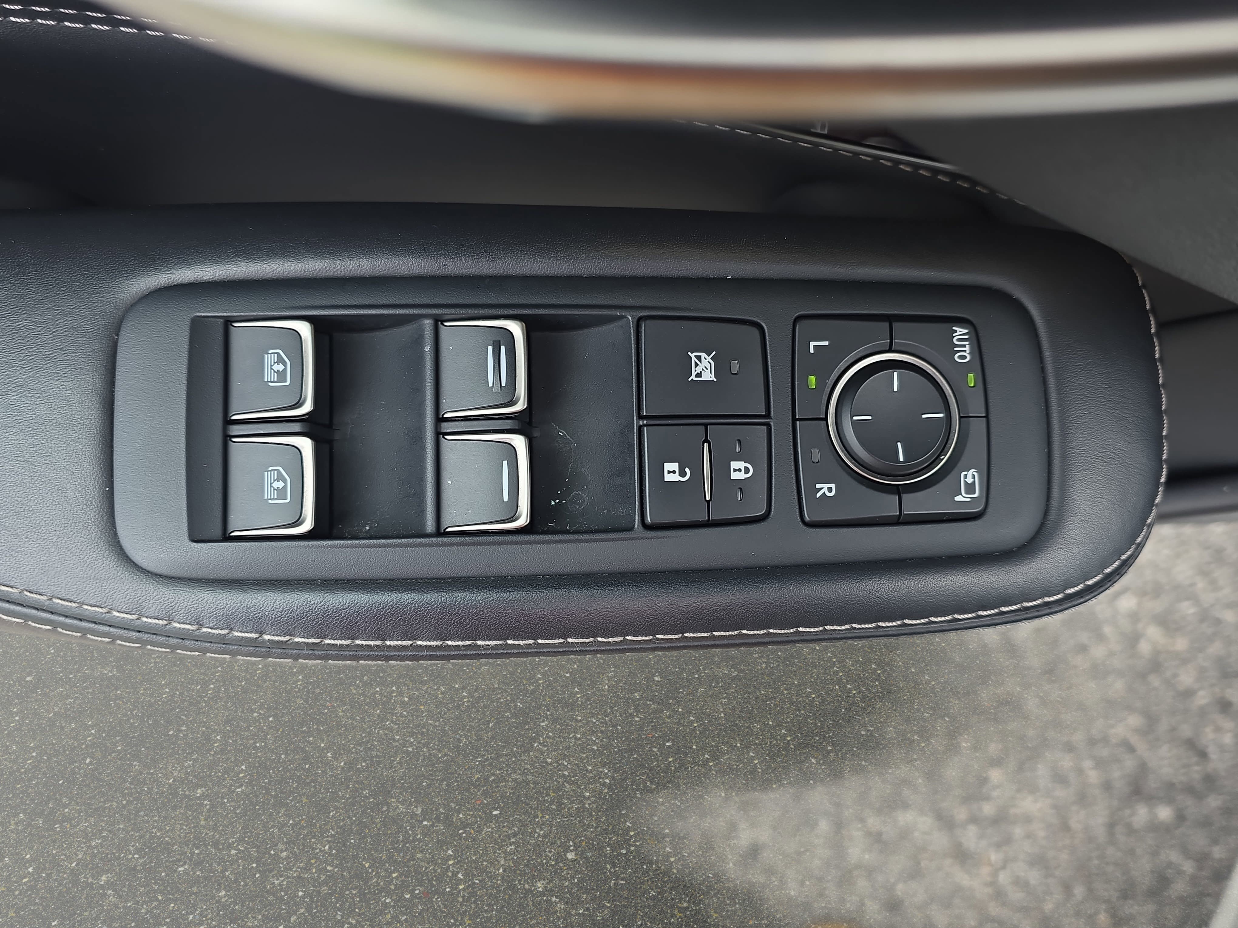 Used 2018 Lexus LS 500 w/ Executive Package RWD image 28