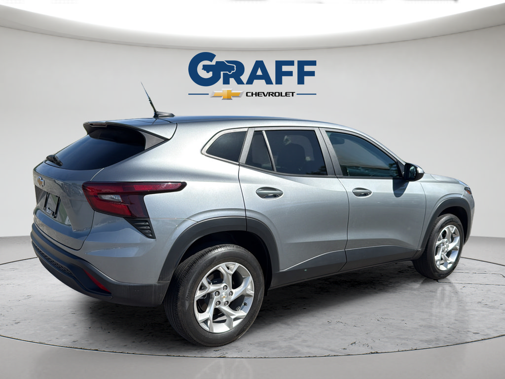 Used 2024 Chevrolet Trax LS w/ LS Convenience Package FWD image 8