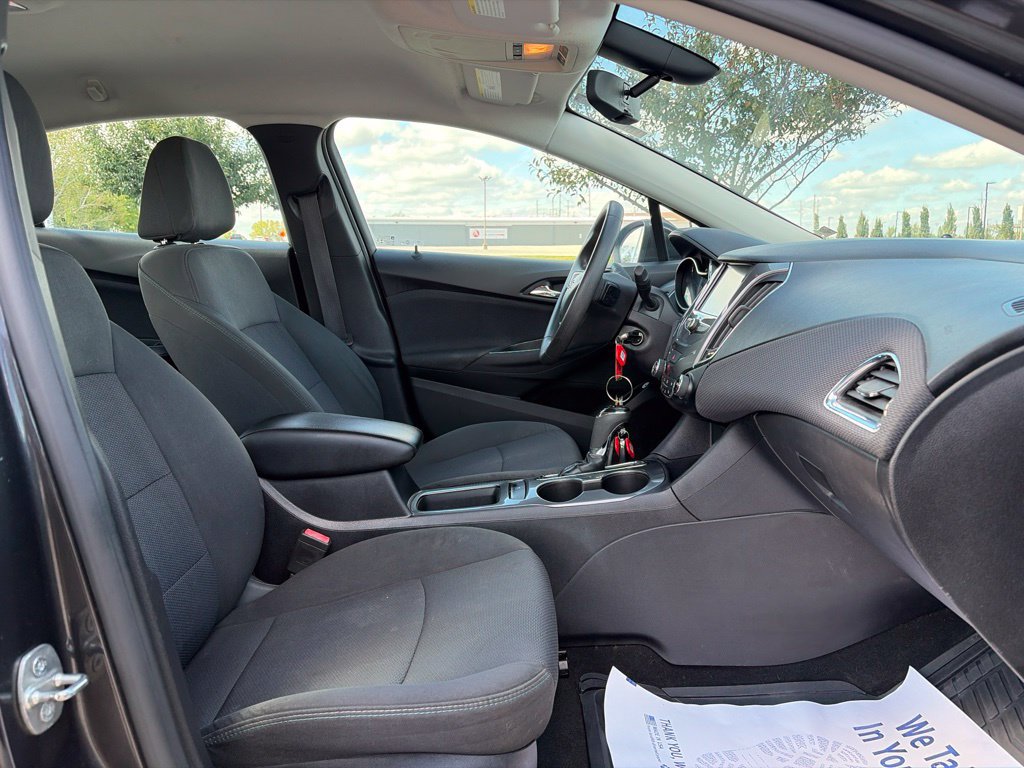 Used 2017 Chevrolet Cruze LT FWD image 23