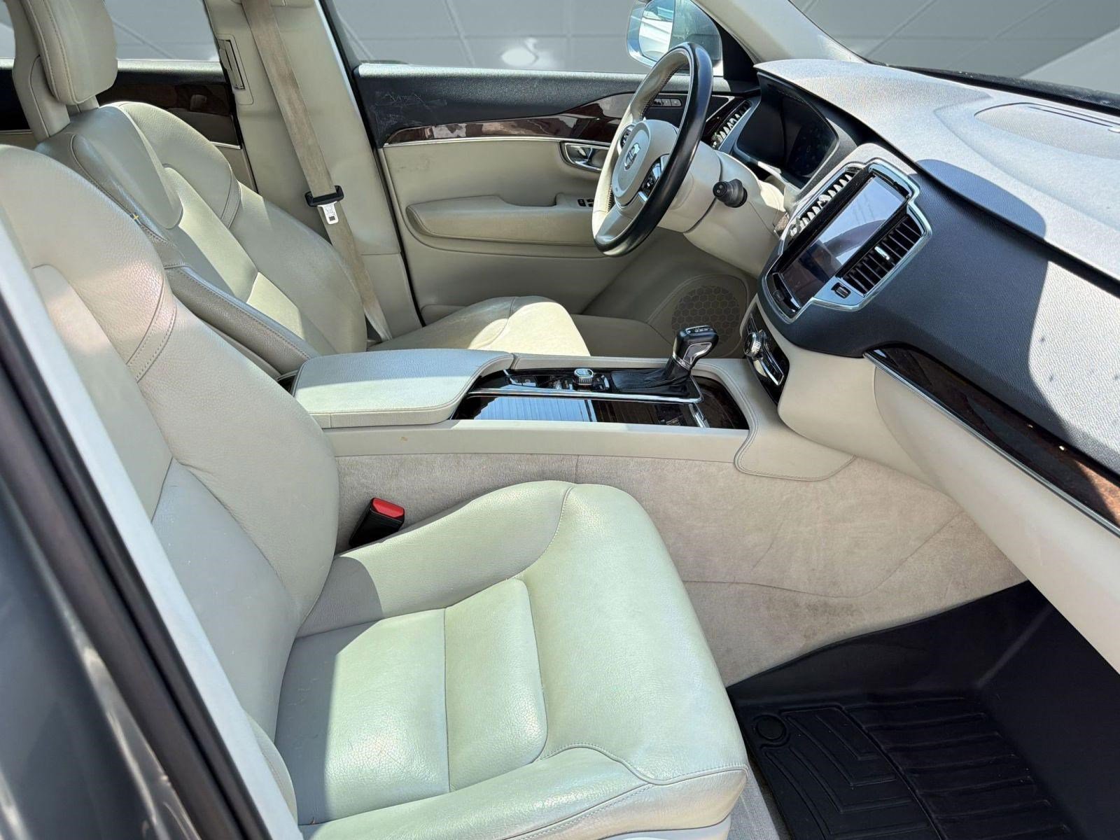 Used 2016 Volvo XC90 T6 Momentum image 30