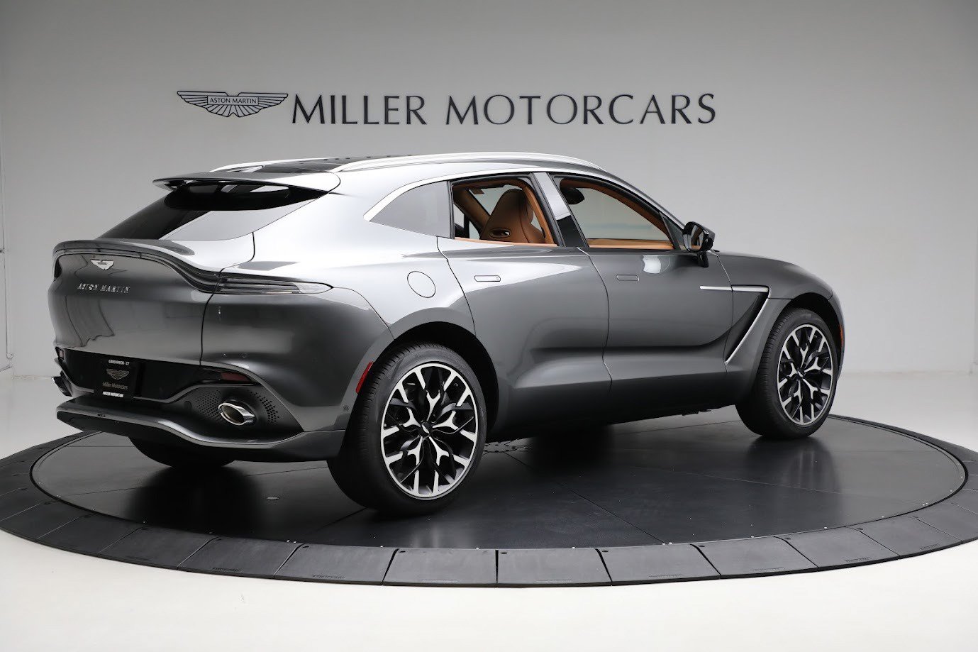 Used 2024 Aston Martin DBX AWD/4WD image 7