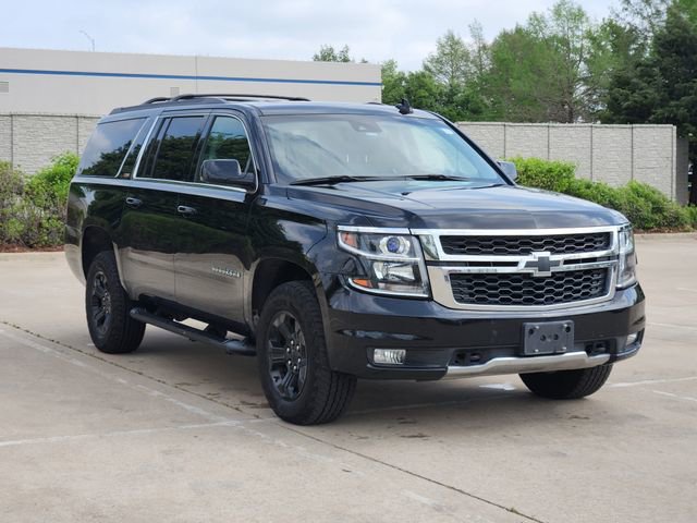 Used 2017 Chevrolet Suburban LT image 3