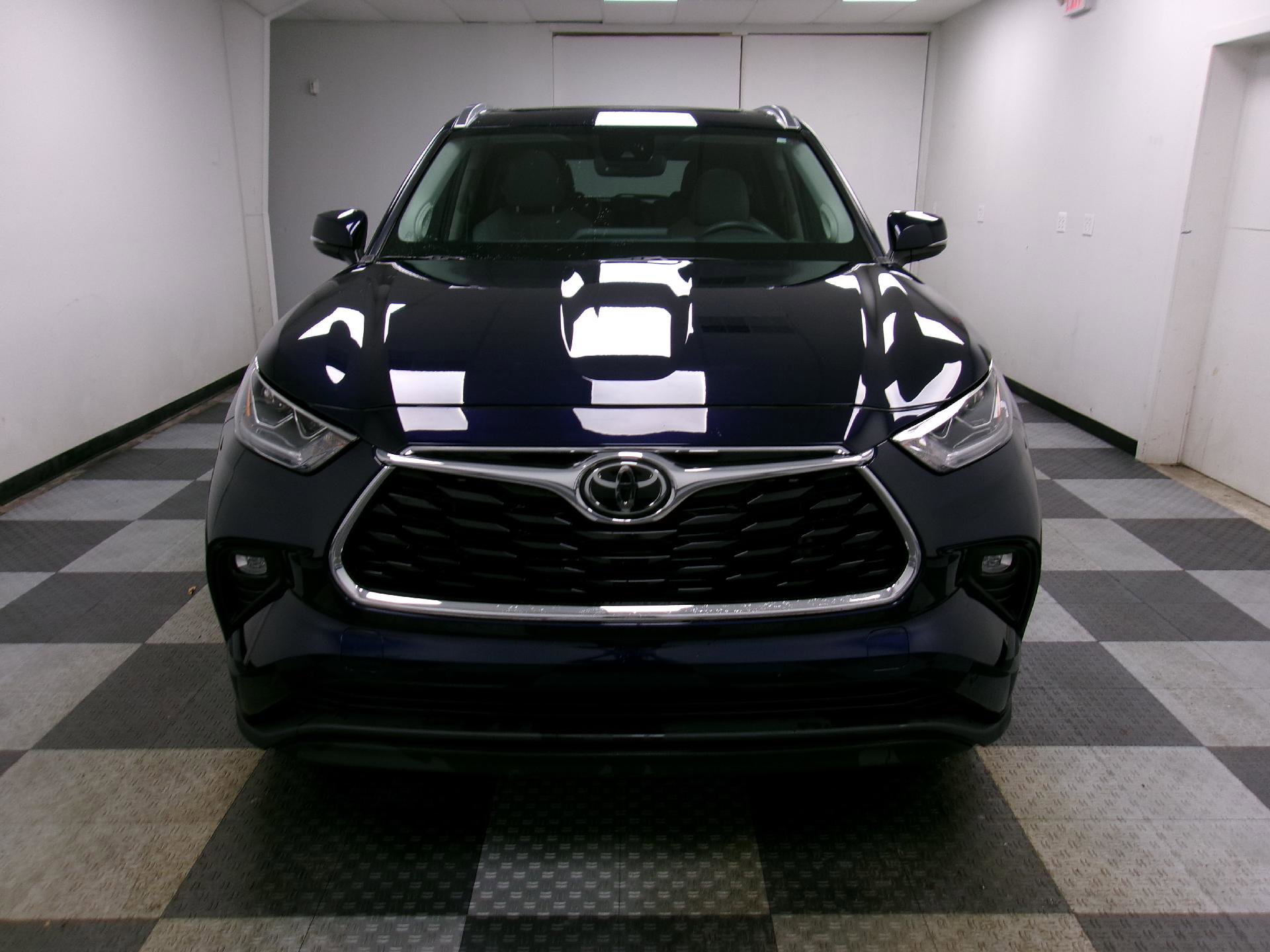 Used 2021 Toyota Highlander Limited image 18