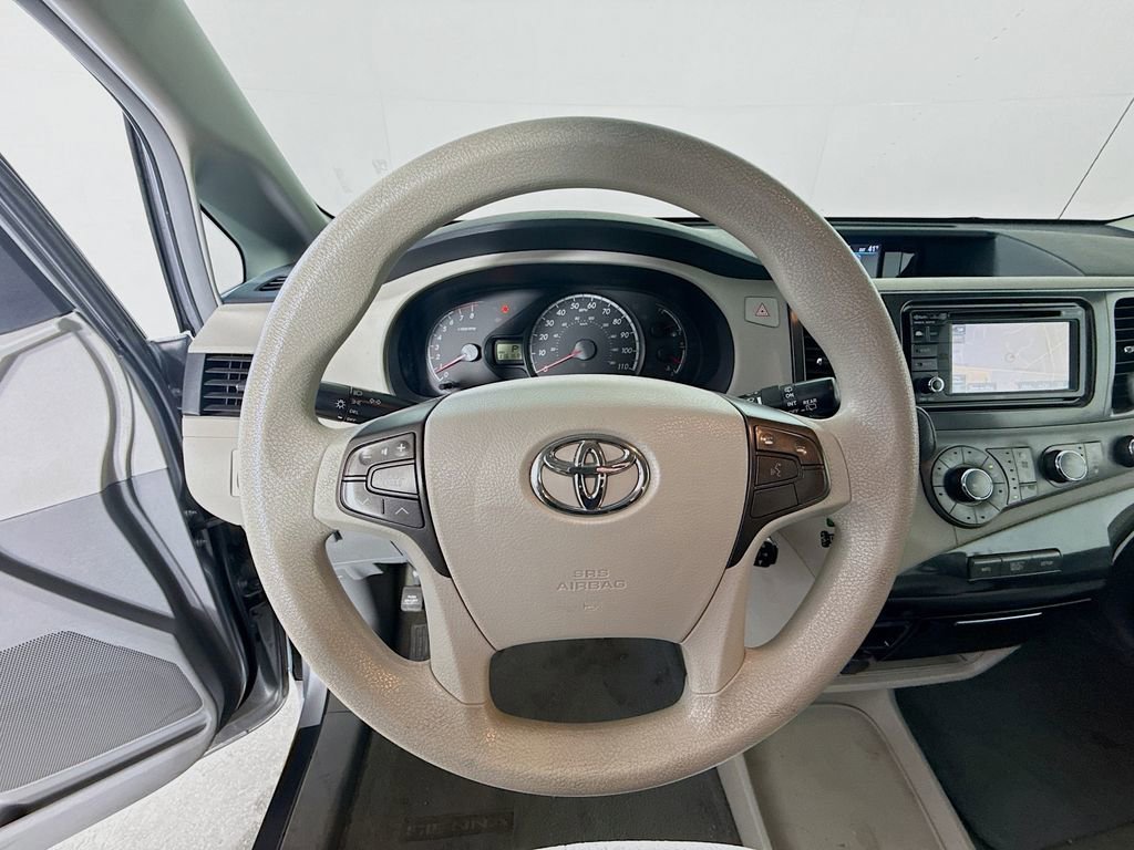 Used 2012 Toyota Sienna LE w/ Towing Pkg image 7