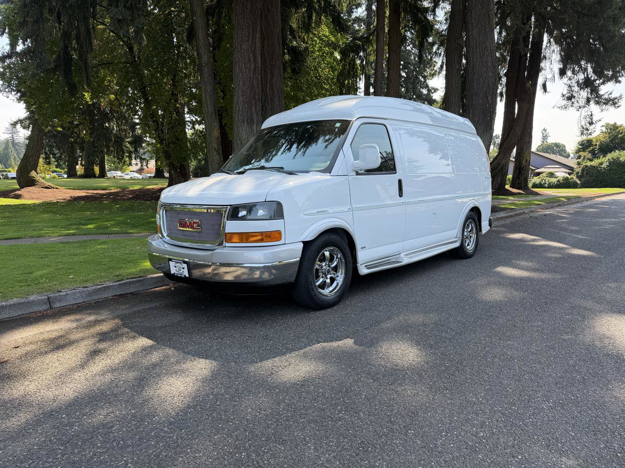 Used 2011 GMC Savana 1500 AWD image 2