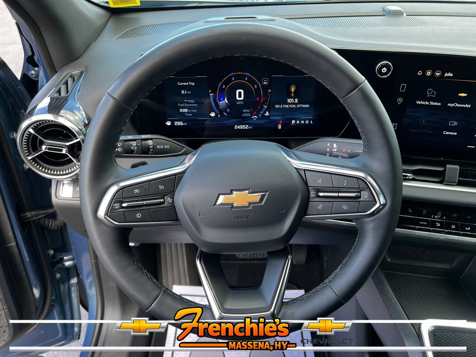 Used 2025 Chevrolet Equinox LT FWD image 13