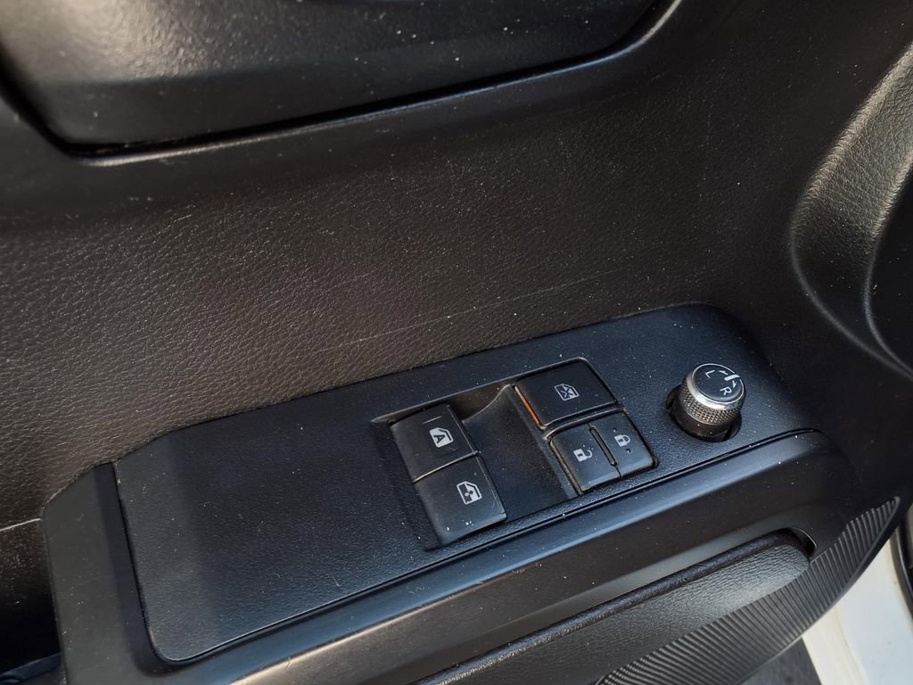 Used 2018 Toyota Tacoma SR image 16