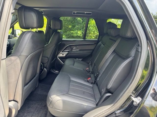 Certified 2025 Land Rover Range Rover SE AWD/4WD image 13