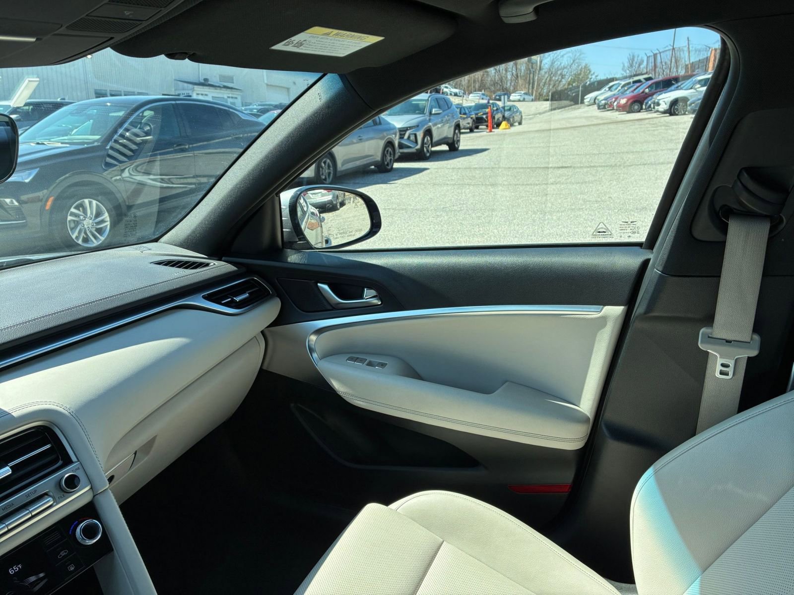 Used 2025 Genesis G70 2.5T image 30