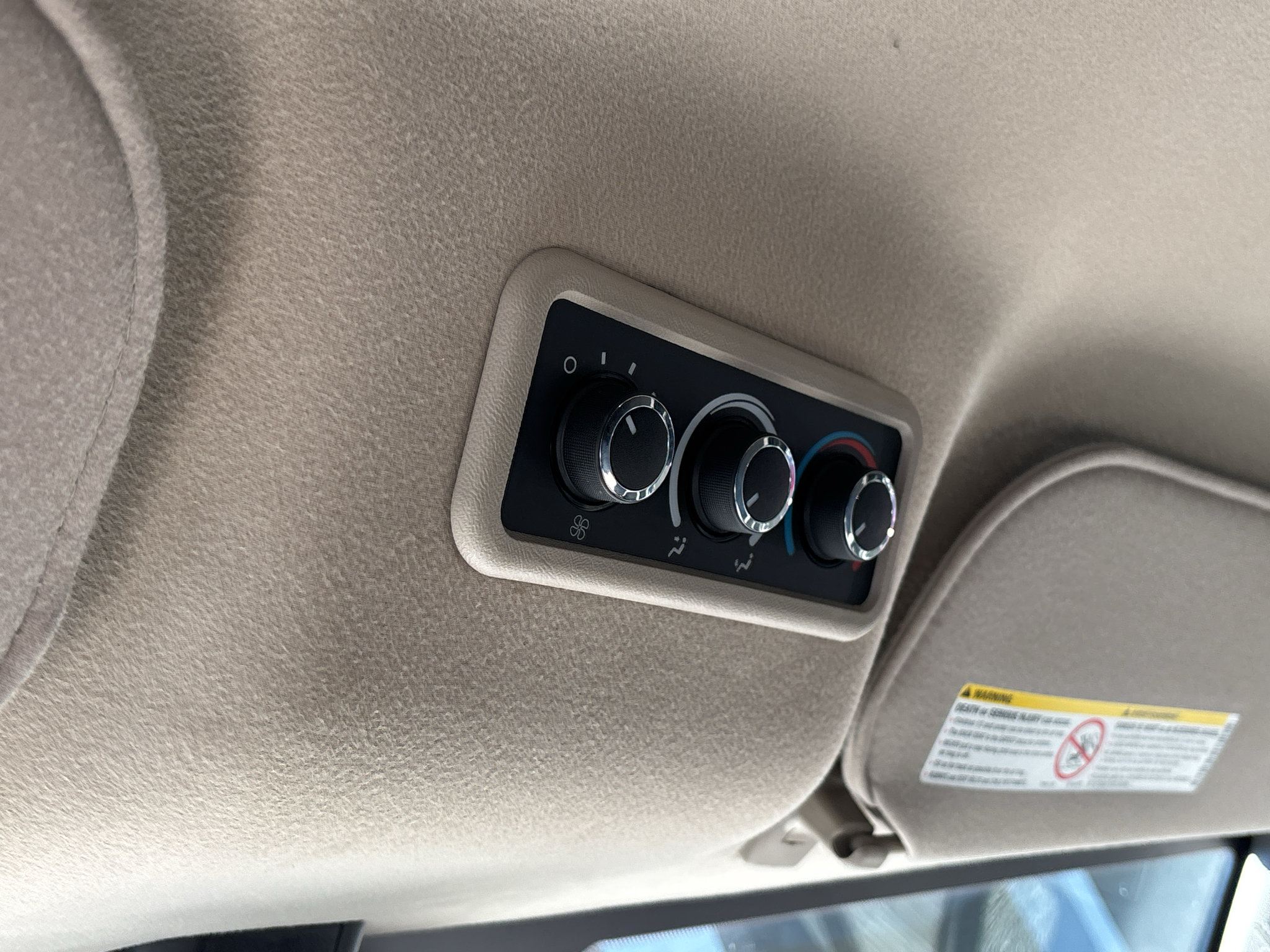 Used 2025 Chevrolet Express 3500 LT w/ LT Preferred Equipment Group RWD image 7