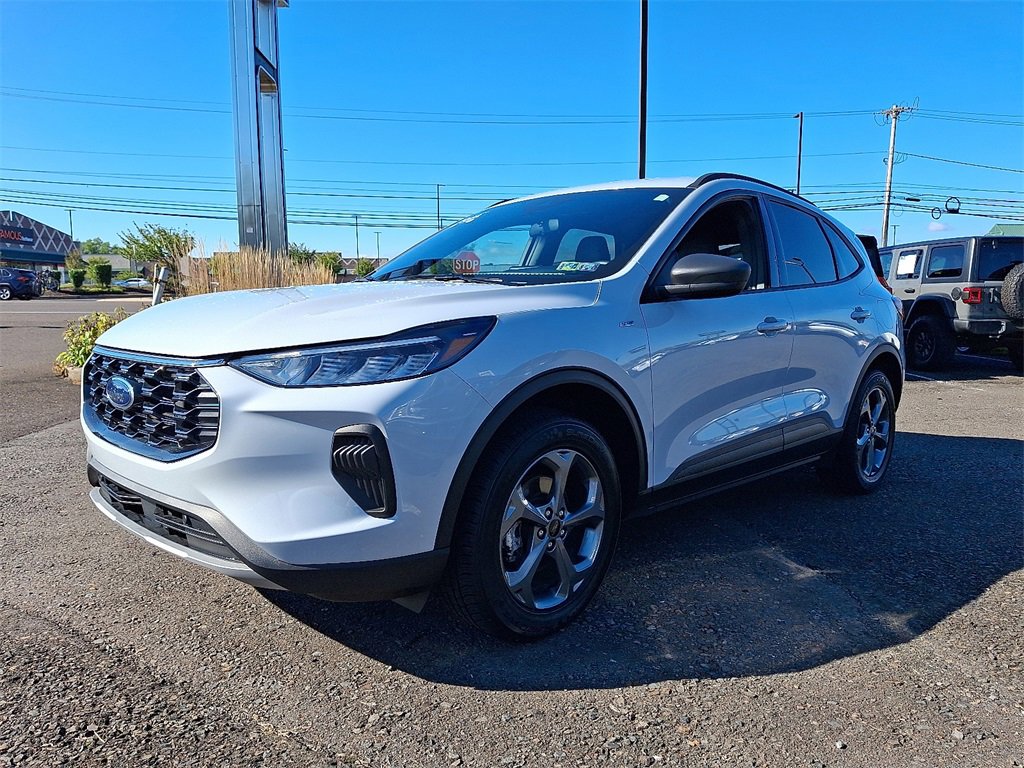 Used 2025 Ford Escape ST-Line image 3