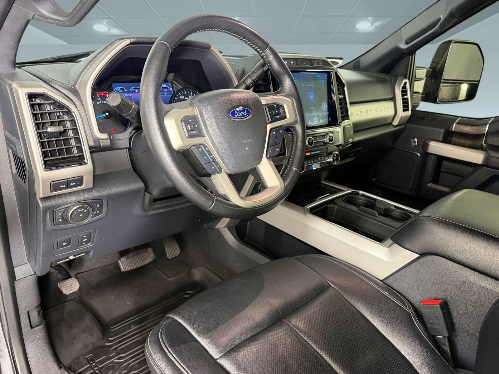Used 2022 Ford F250 Lariat w/ Black Appearance Package image 4