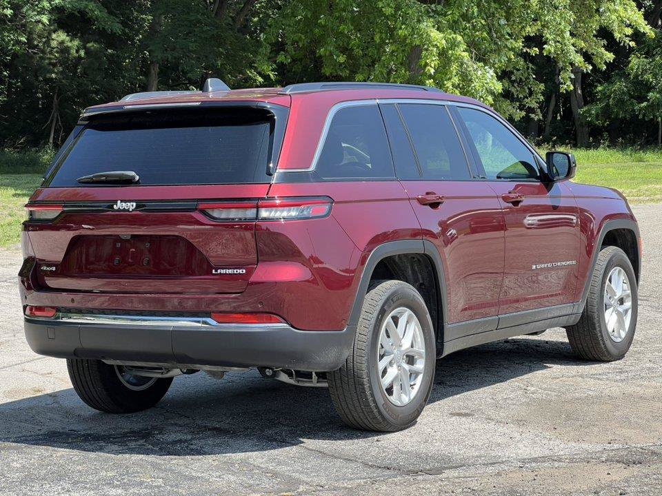 Used 2024 Jeep Grand Cherokee Laredo X w/ Luxury Tech Group I AWD/4WD image 4