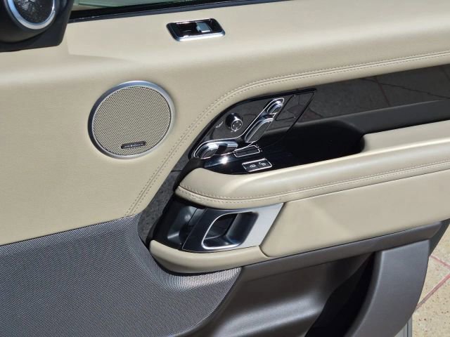 Used 2018 Land Rover Range Rover Supercharged image 16