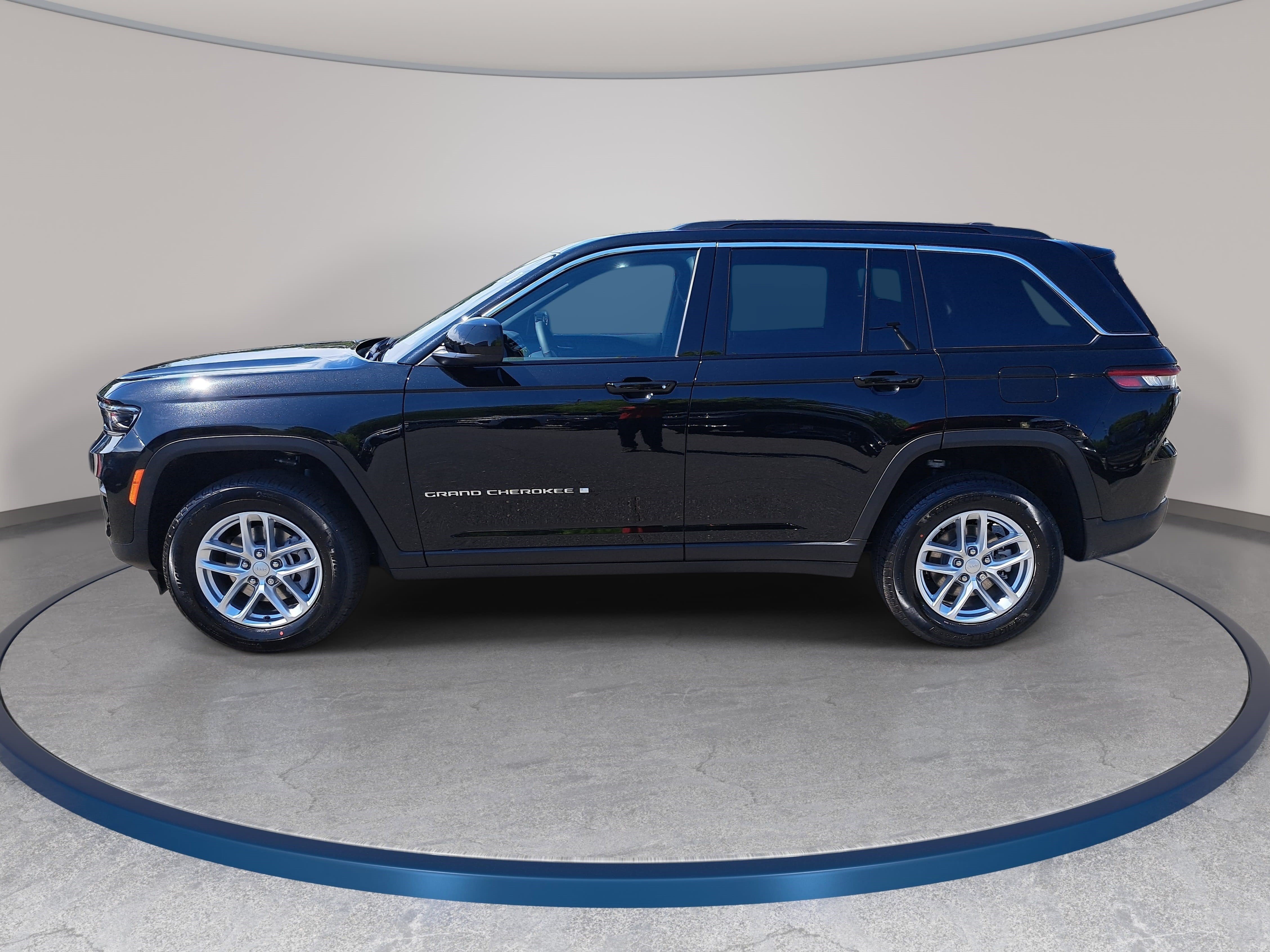 New 2026 Jeep Grand Cherokee Laredo X AWD/4WD image 8