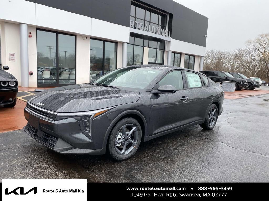 New 2026 Kia K4 LXS image 1