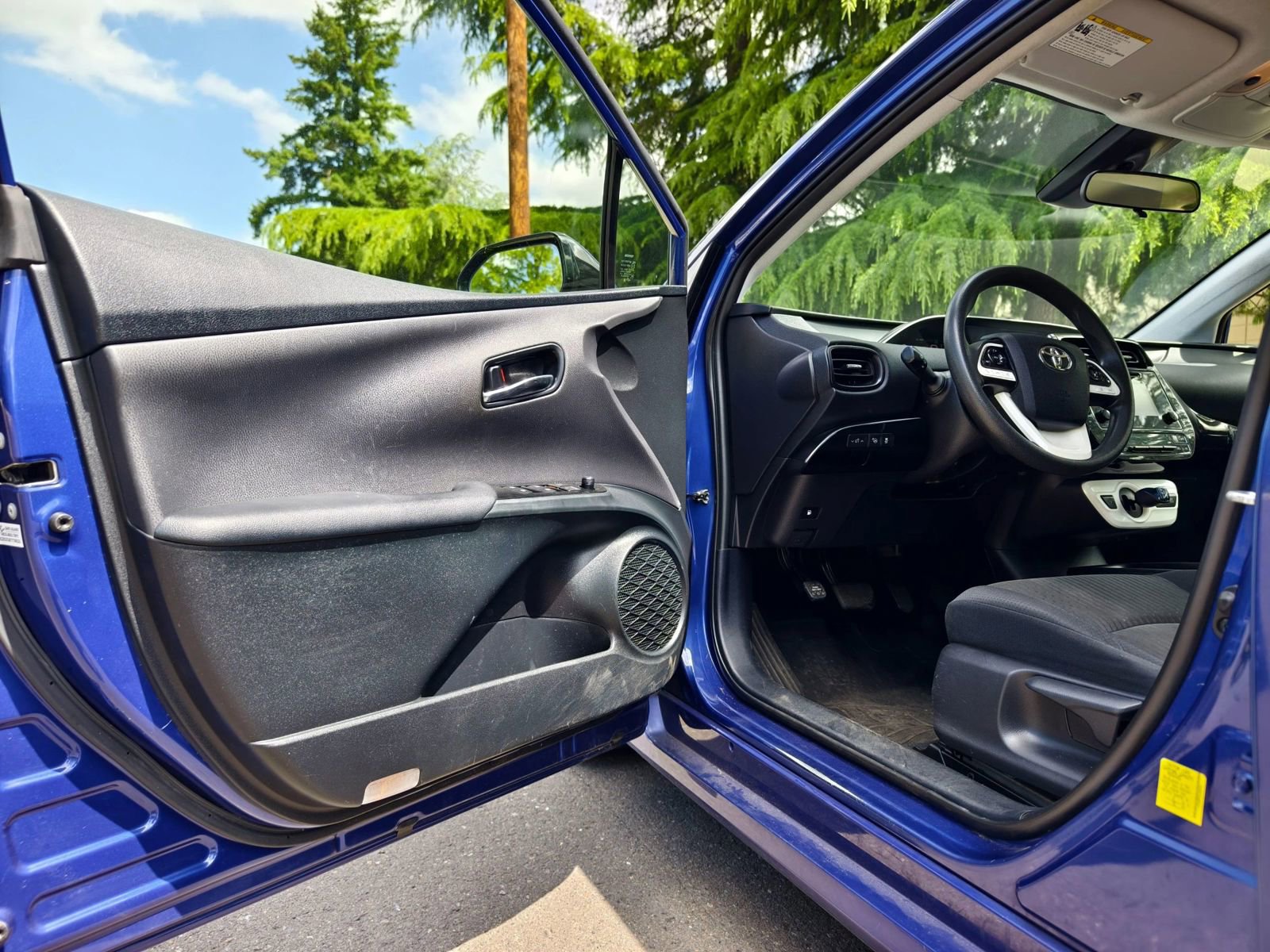 Used 2018 Toyota Prius One image 11