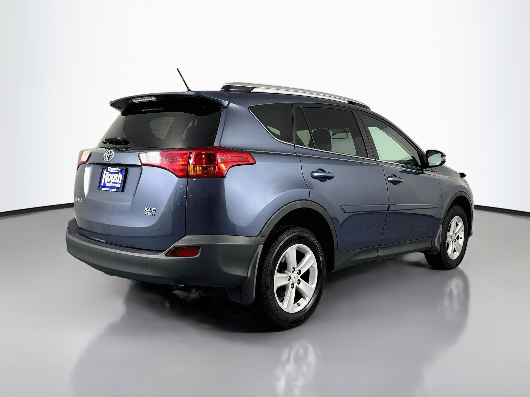 Used 2014 Toyota RAV4 XLE AWD/4WD image 5