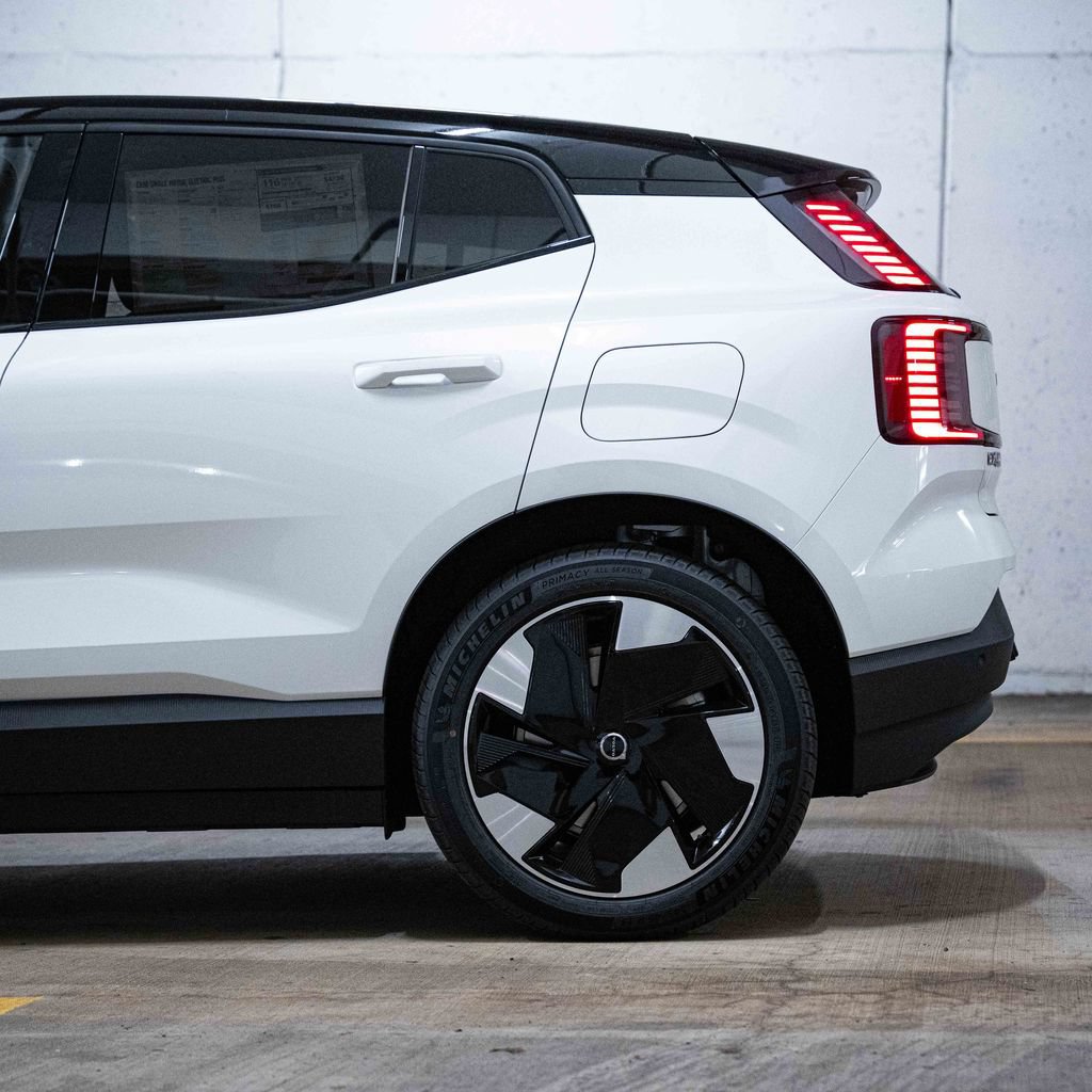 New 2026 Volvo EX30 Plus w/ Protection Package Premier RWD image 4
