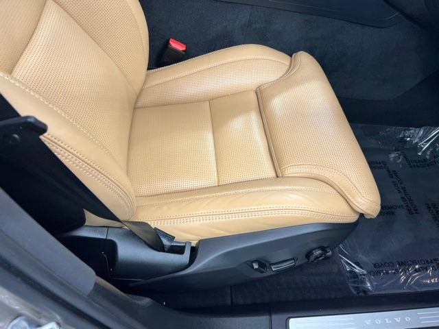 Used 2024 Volvo XC60 B5 Ultimate w/ Protection Package Premier AWD/4WD image 24
