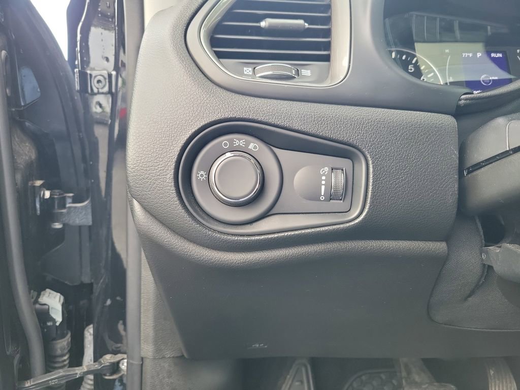 Used 2023 Jeep Renegade Latitude AWD/4WD image 16