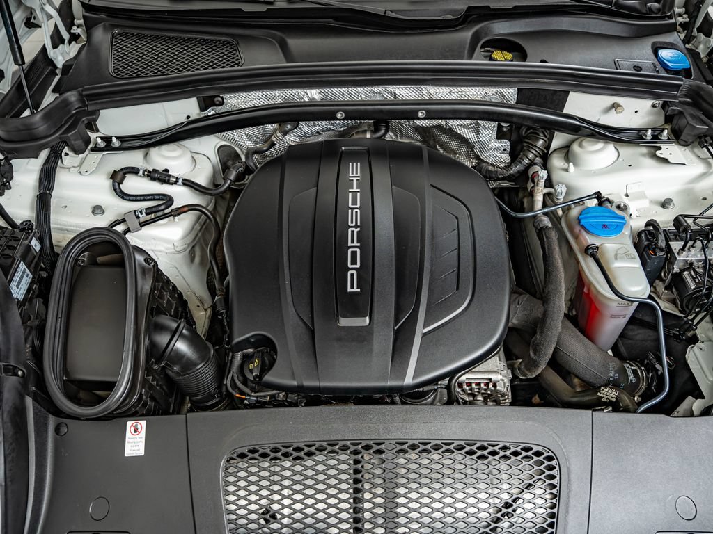 Used 2018 Porsche Macan AWD/4WD image 46