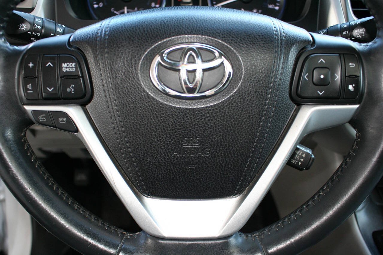 Used 2016 Toyota Highlander Limited AWD/4WD image 16