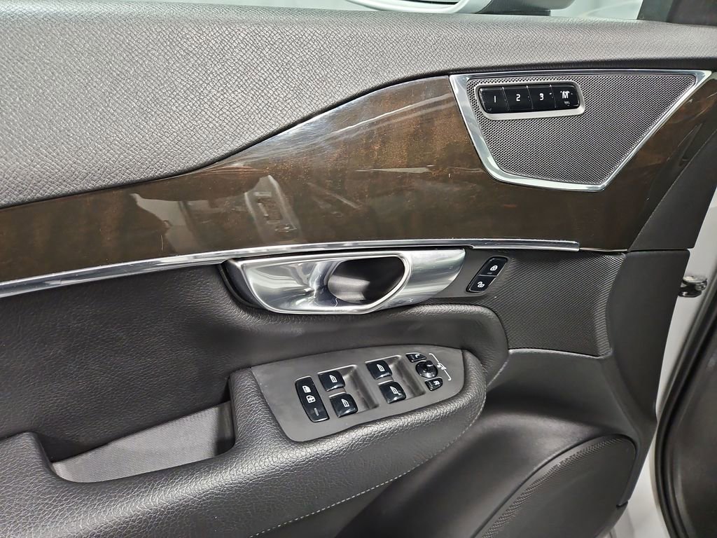 Used 2018 Volvo XC90 T6 Momentum w/ Convenience Package image 13