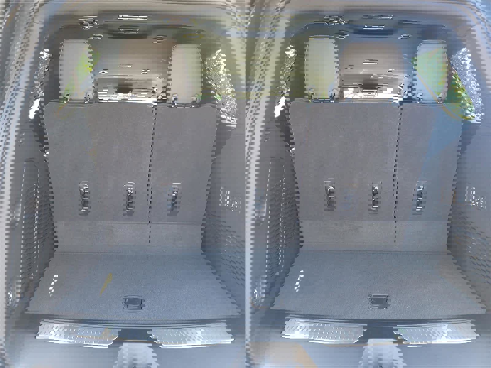 Used 2025 Chevrolet Tahoe High Country image 23