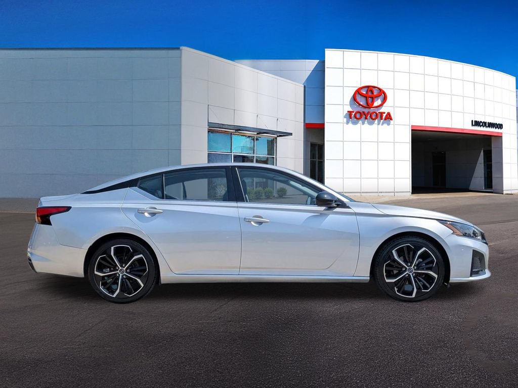 Used 2024 Nissan Altima 2.5 SR FWD image 8