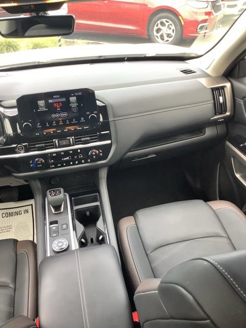 Used 2024 Nissan Pathfinder Platinum w/ Cargo Package AWD/4WD image 17