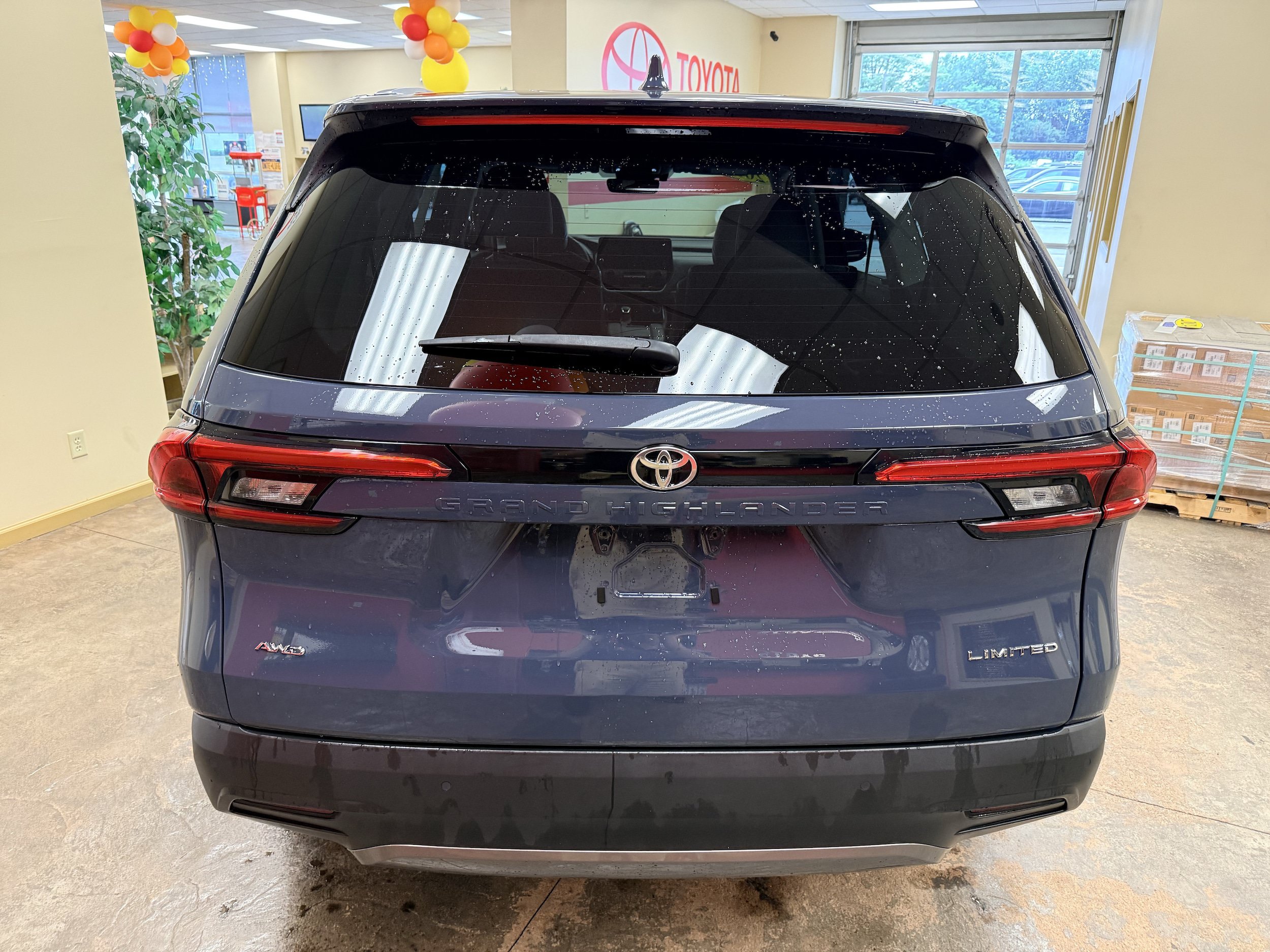 Used 2024 Toyota Grand Highlander AWD image 11