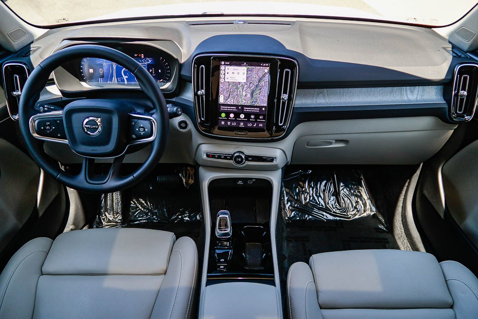 Certified 2026 Volvo XC40 B5 Plus w/ Protection Package Premier image 14