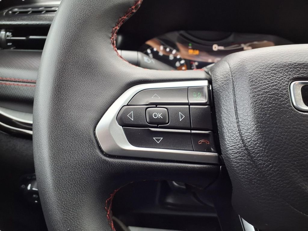 Used 2025 Jeep Compass Trailhawk AWD/4WD image 13