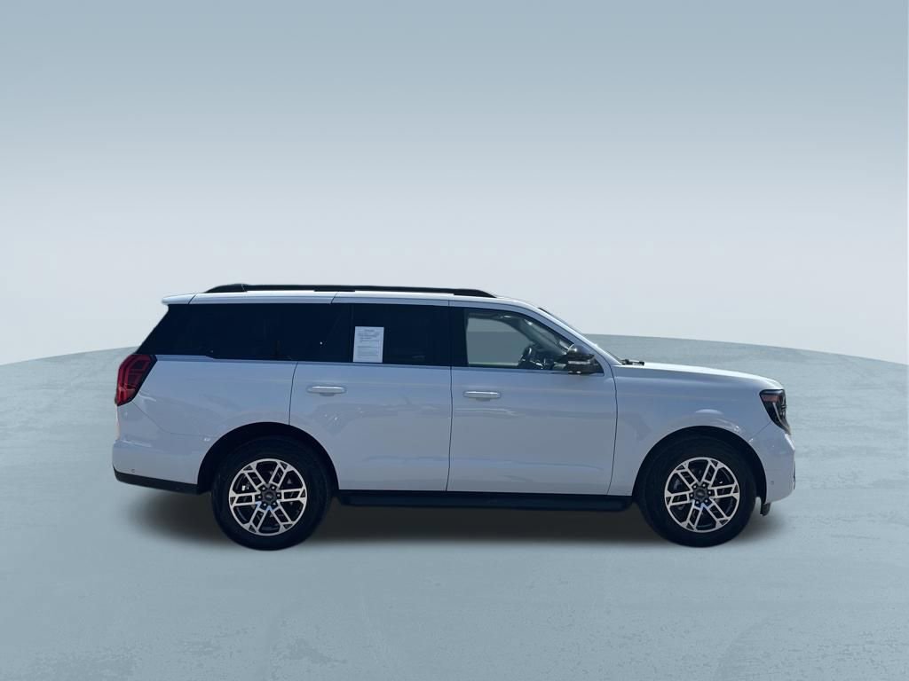 Used 2025 Ford Expedition Active AWD/4WD image 9