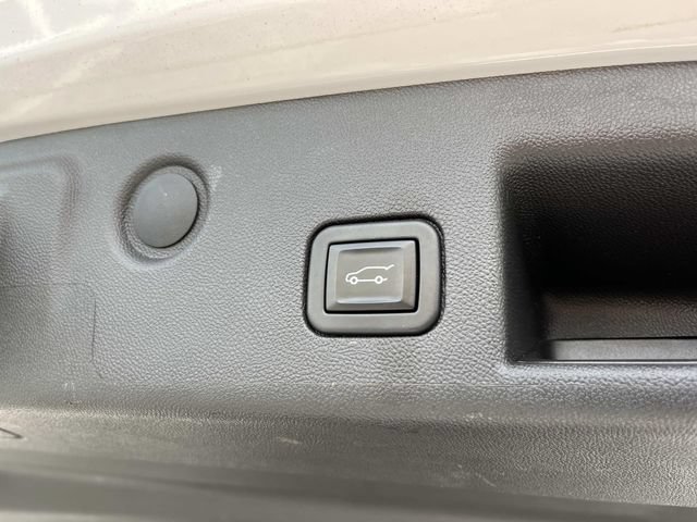 Used 2022 Chevrolet Equinox RS w/ RS Leather Package FWD image 21