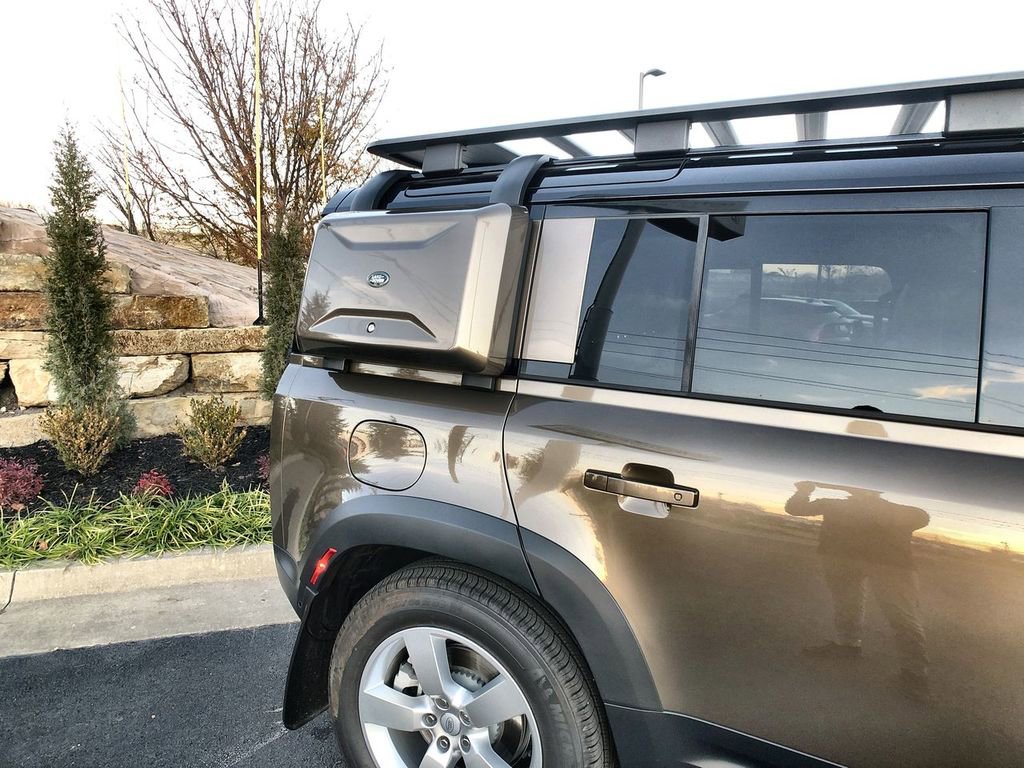 Used 2020 Land Rover Defender 110 First Edition image 12