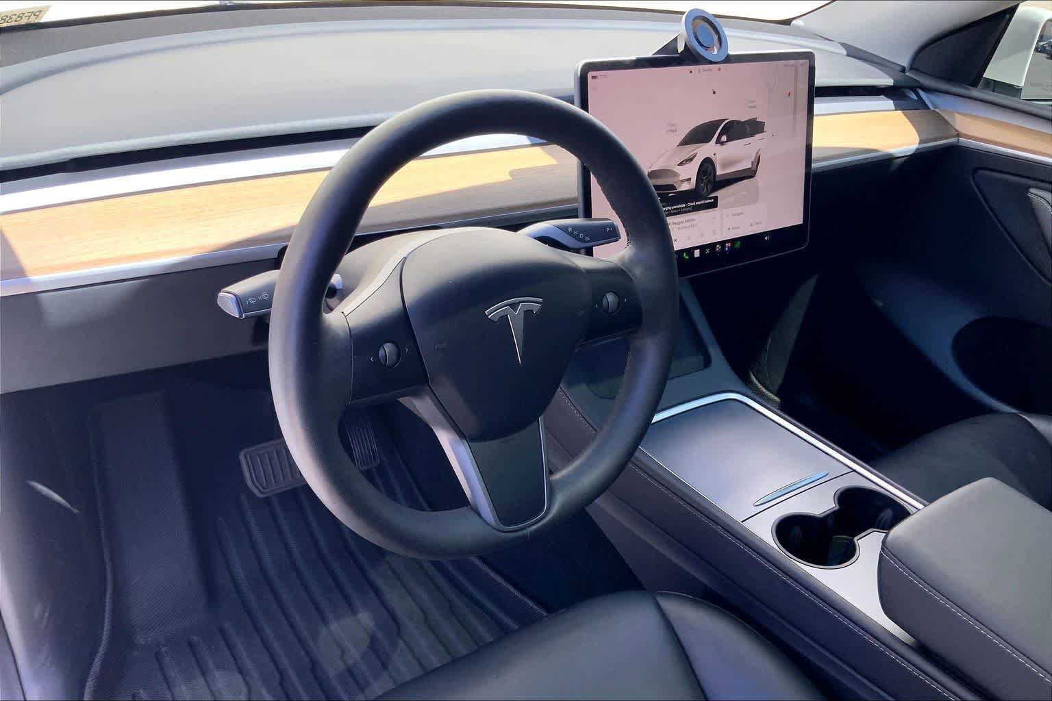 Used 2023 Tesla Model Y Long Range AWD/4WD image 3