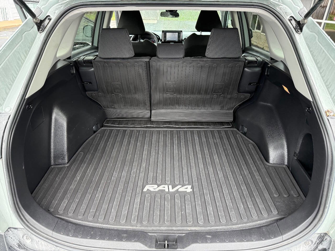 Used 2021 Toyota RAV4 XLE image 15