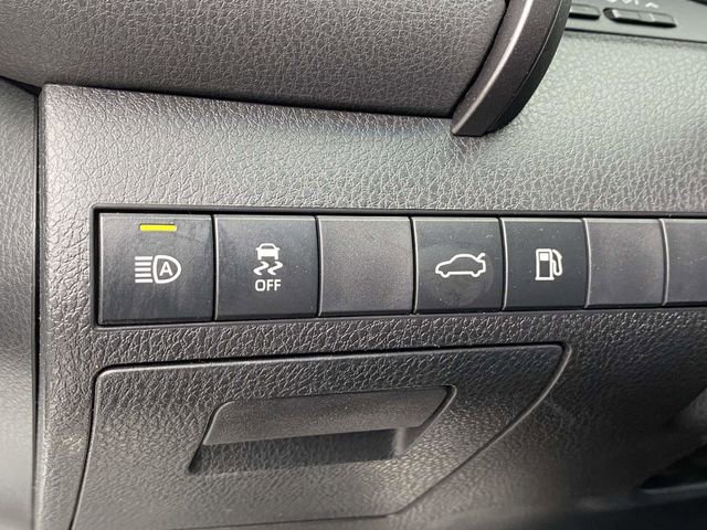 Used 2018 Toyota Camry XSE image 30