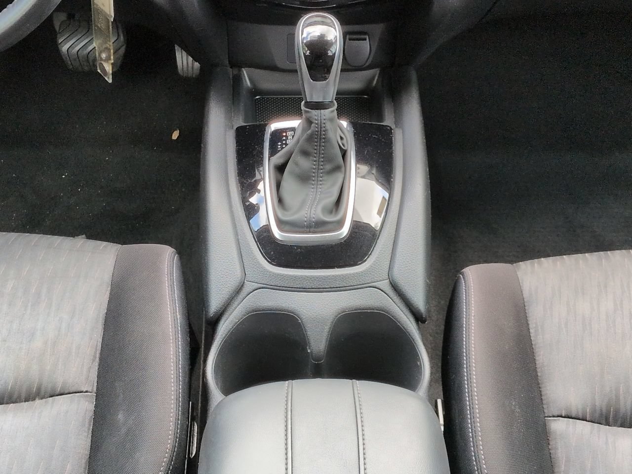 Used 2019 Nissan Rogue S w/ Special Edition Package FWD image 19