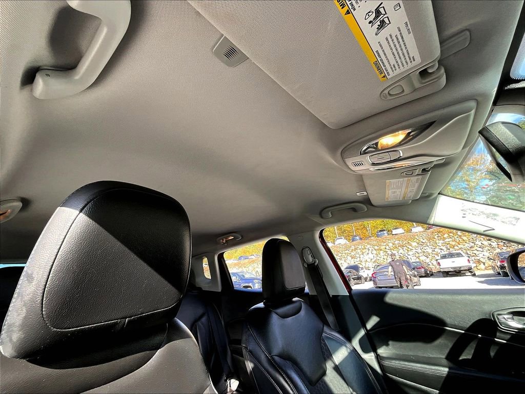 Used 2018 Jeep Compass Latitude image 19