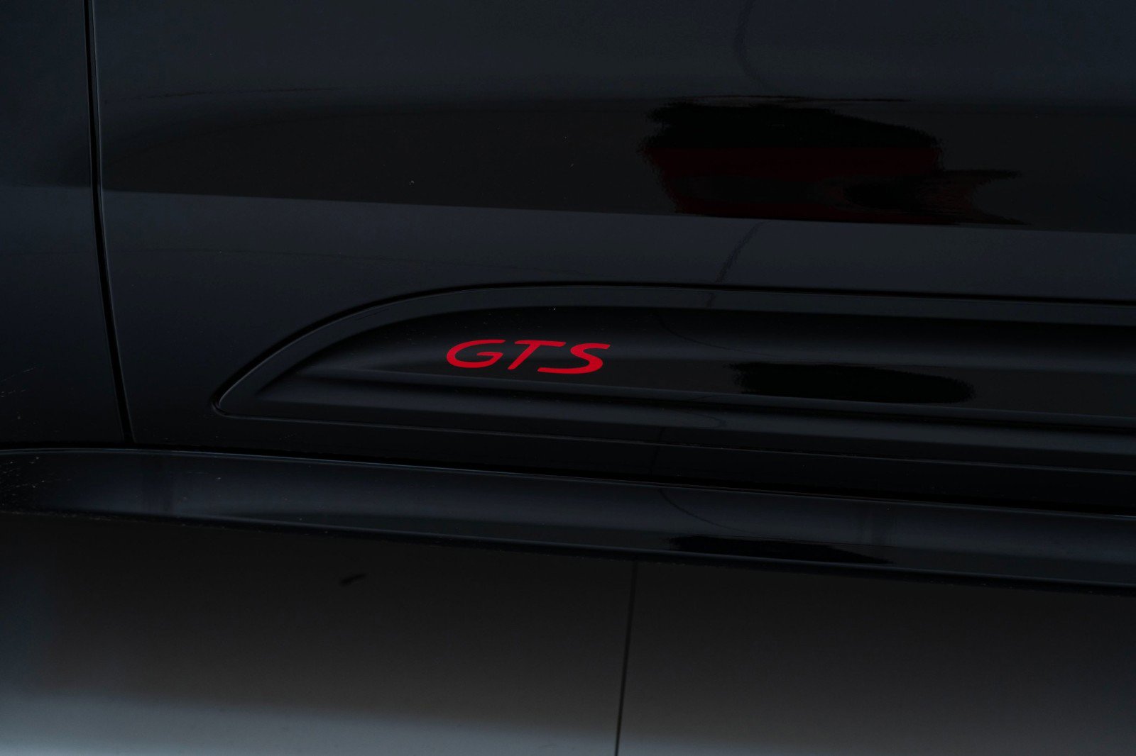 New 2026 Porsche Macan GTS image 13