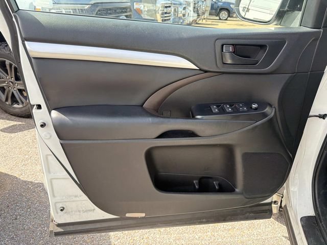 Used 2018 Toyota Highlander Plus FWD image 24