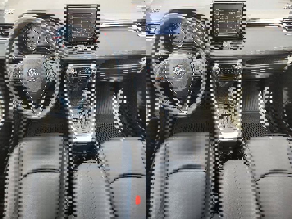 Used 2022 Toyota RAV4 XLE Premium image 10